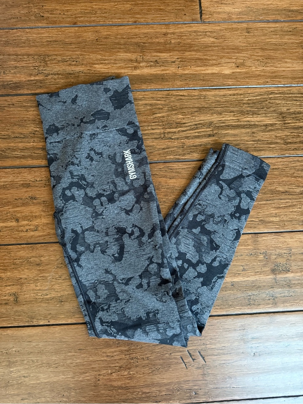 Gymshark Adapt Seamless Gray/Black Camo Leggings Size 26 Athletic Sport Gym